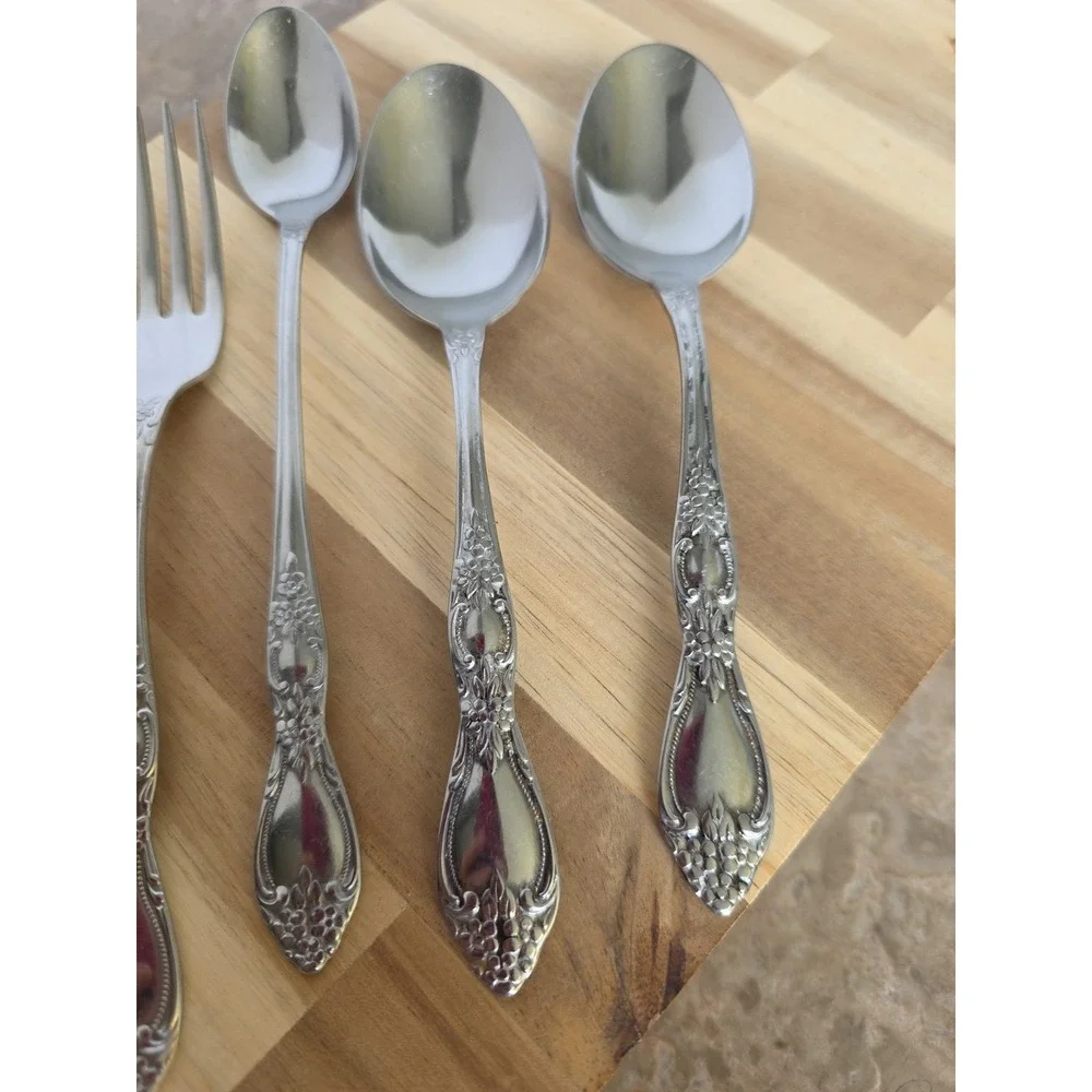 Vintage Oneida Assorted Lot  1977 Huntington‎ Wm A Rogers Deluxe Stainless